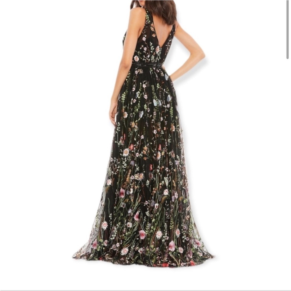 Mac Duggle Women's Floral Embroidered Black Tool
And Beaded Gown Size 4 *DIY Cut